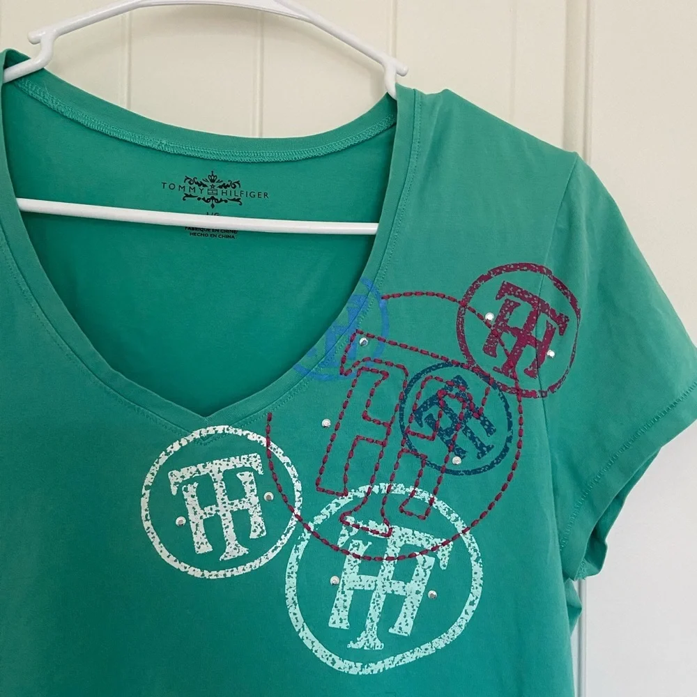 Tommy Hilfiger women’s‎ logo jewel v-neck teal shirt large